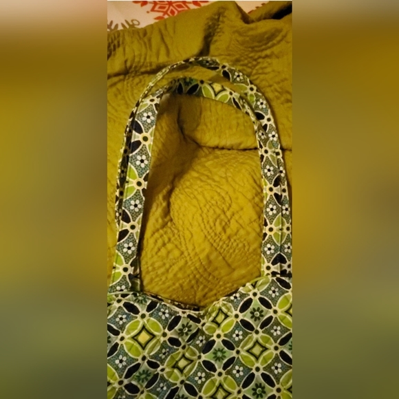 Vera Bradley Daisy Daisy Pattern Green/Blue Quilted Shoulder Purse Gently Used. - Picture 4 of 11